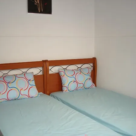 Elena Apartman Líndosz